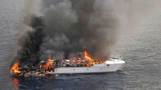 Turistas chinos escaparon por poco de un barco incendiado en Australia