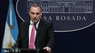 Manuel Adorni encara el desafío de salir indemne de su paso por Diputados