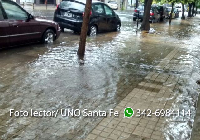 Así estaban las veredas de Salta y Urquiza