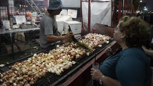El municipio busca incentivar que las personas lleguen a la Fiesta de Colectividades con su propios vasos plásticos reutilizables.