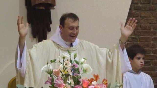 El hit de Despacito llegó a la misa de los domingos