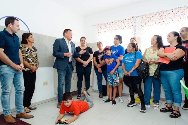 El intendente Leonardo Raimundo estuvo en la inauguración del espacio para personas con TEA.&nbsp;