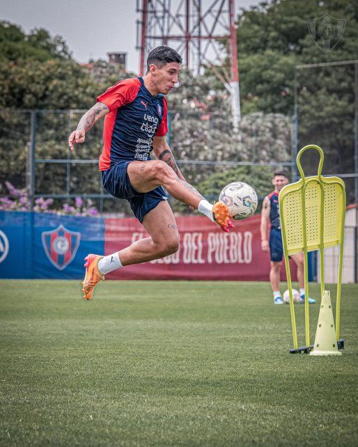 Enzo Giménez ya puso la firma y se unió al plantel