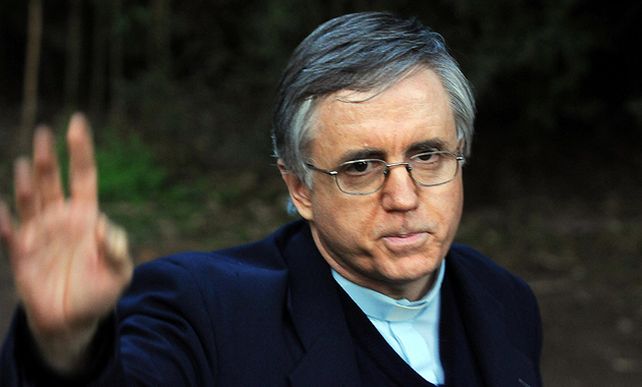 El padre Grassi se encuentra detenido. NEcesitó que los demás se enriquzcan para él poder hacer sus cosas