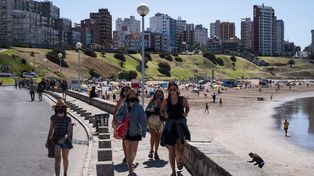 Miles de turistas marcharon hacia la Costa atlántica en el feriado largo