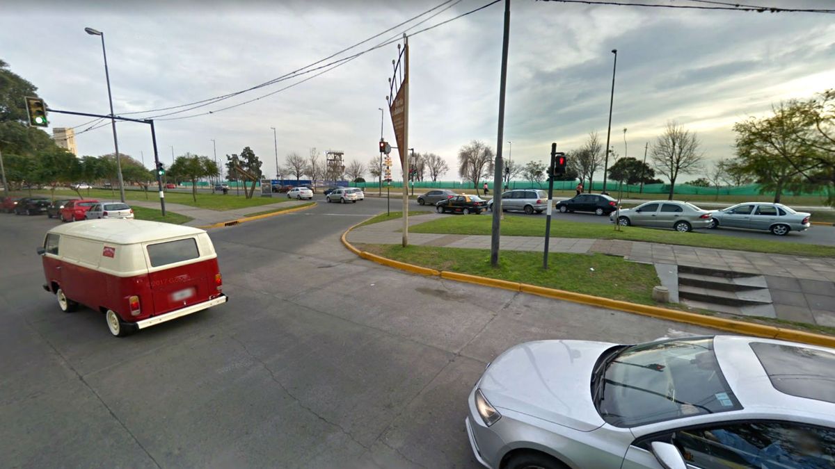 Un automovilista chocó a una mujer que iba en bicicleta y se dio a la fuga