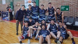 Alumni superó a Colón y es el único puntero del Oficial A2