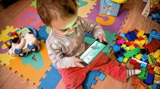 El estudio mostró una correlación de los niños que utilizan el castellano neutro y la mayor exposición a las pantallas.&nbsp;