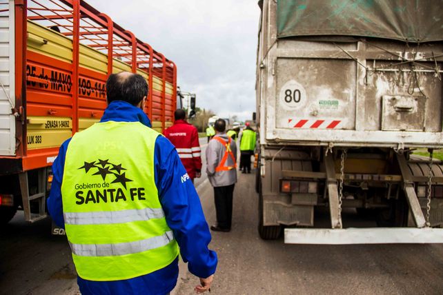 Buscan profundizar los controles a camioneros que ingresen a Santa Fe a través de la ejecución de test rápidos de Covid-19.