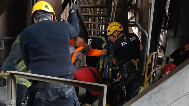 Fueron complejas las tareas de rescate por el lugar donde cayó el trabajador