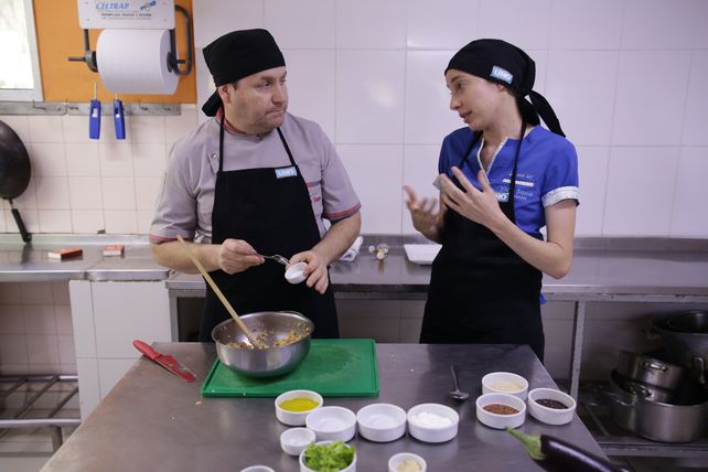 Especialistas en vida sana ofrecen sus hamburguesas de quinoa