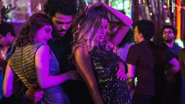 Baile sensual. Los capítulos estreno incluyen escenas de alto voltaje erótico.