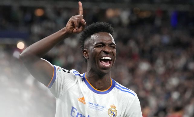 El brasileño Vinicius festeja su gol, el que le dio un nuevo título de Champions League a Real Madrid.