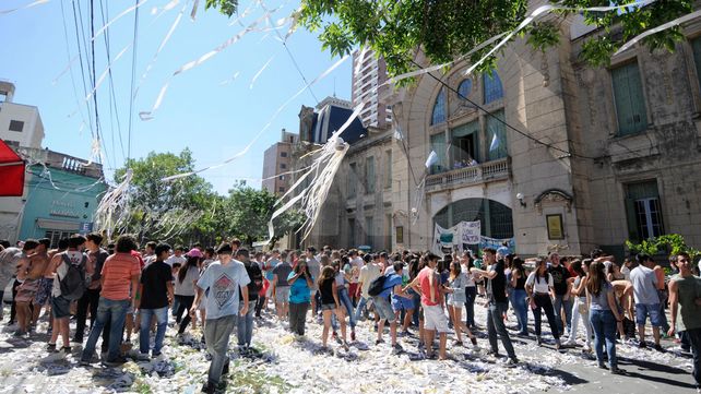 Para evitar destrozos y basura. La Municipalidad organizó una reunión con estudiantes y escuelas para garantizar festejos de fin de ciclo seguros y responsables.