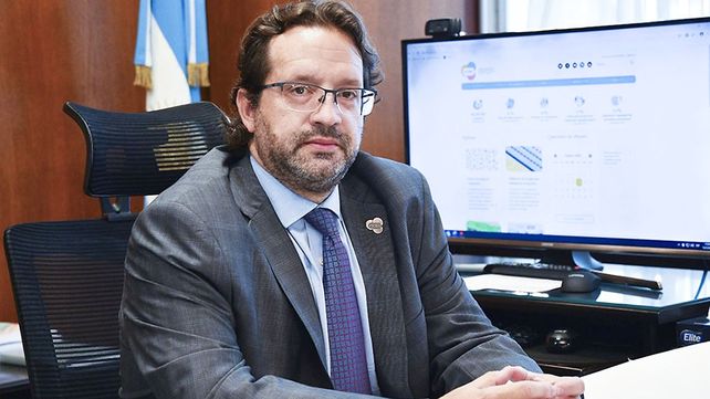 El Indec a cargo e marco Lavagna corrigió sin explicaciones los dos meses previos del índice de actividad económica y evitó la recesión técnica.