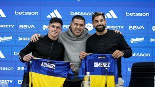 Riquelme&nbsp; junto a los refuerzos de Boca.
