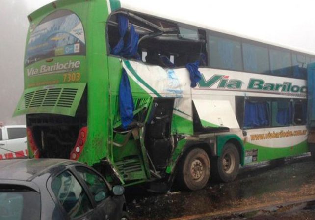 Volvían del viaje de egresados y chocaron: un muerto y 15 heridos