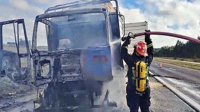 Bomberos Voluntarios debieron intervenir a la altura del kilómetro 179.