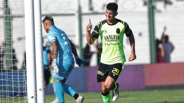 Barracas Central goleó a Sarmiento en un partidazo