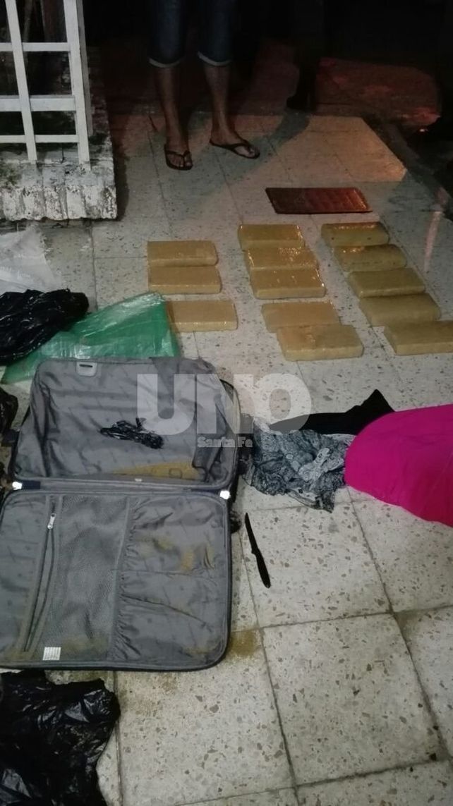 Sorpresa. Al abrirla encontraron en el interior una suma de 12 ladrillos con marihuana prensada.&nbsp;