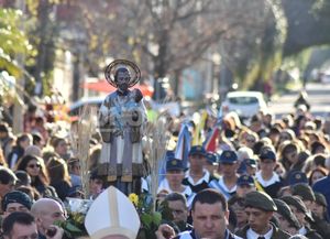 San Cayetano convocó a miles de fieles en Santa Fe con un pedido que sigue vigente: paz, pan y trabajo