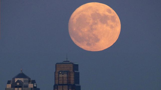 Así se ve la Superluna por el mundo