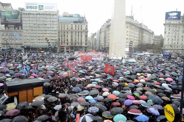 La lluvia no impidió la multitudinaria convocatoria en Capital.