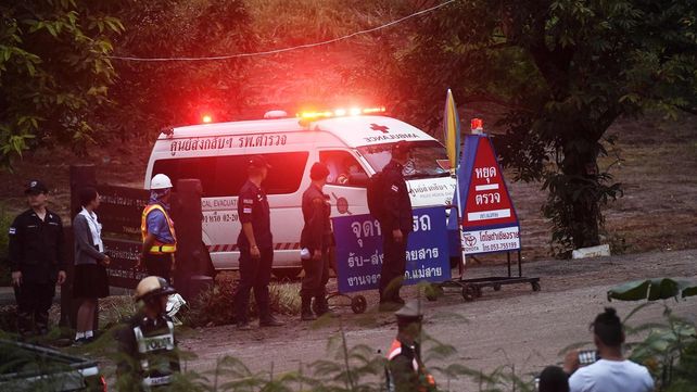 Ya rescataron a ocho de los chicos atrapados en una cueva en Tailandia