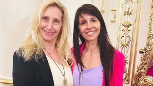 Lorena Villaverde junto a Karina Milei.