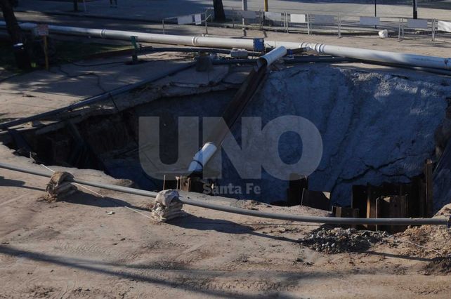 Desde arriba. Es increíble ver la profundidad que posee el cráter. La zona está repleta de máquinas y caños