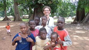 Un santafesino integrante de Médicos Sin Fronteras contó su experiencia solidaria en África