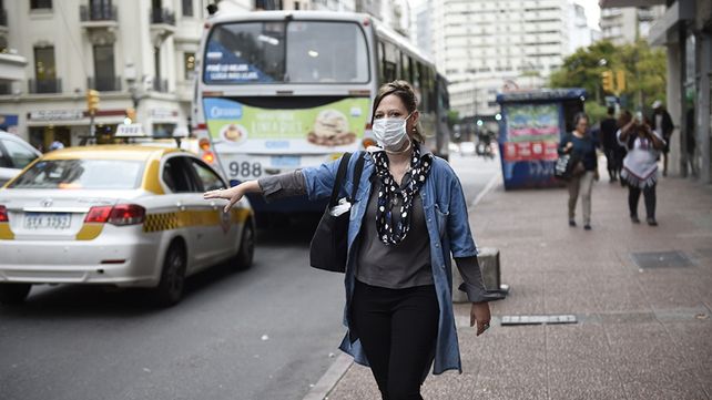Uruguay, que sigue aplanando la curva de contagios, libera más gente y ómnibus en la calle