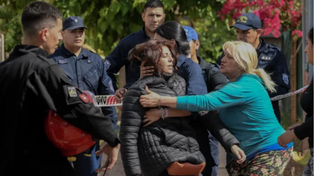 Hallan muertos a una mujer y a su hijito dentro de su casa en San Juan