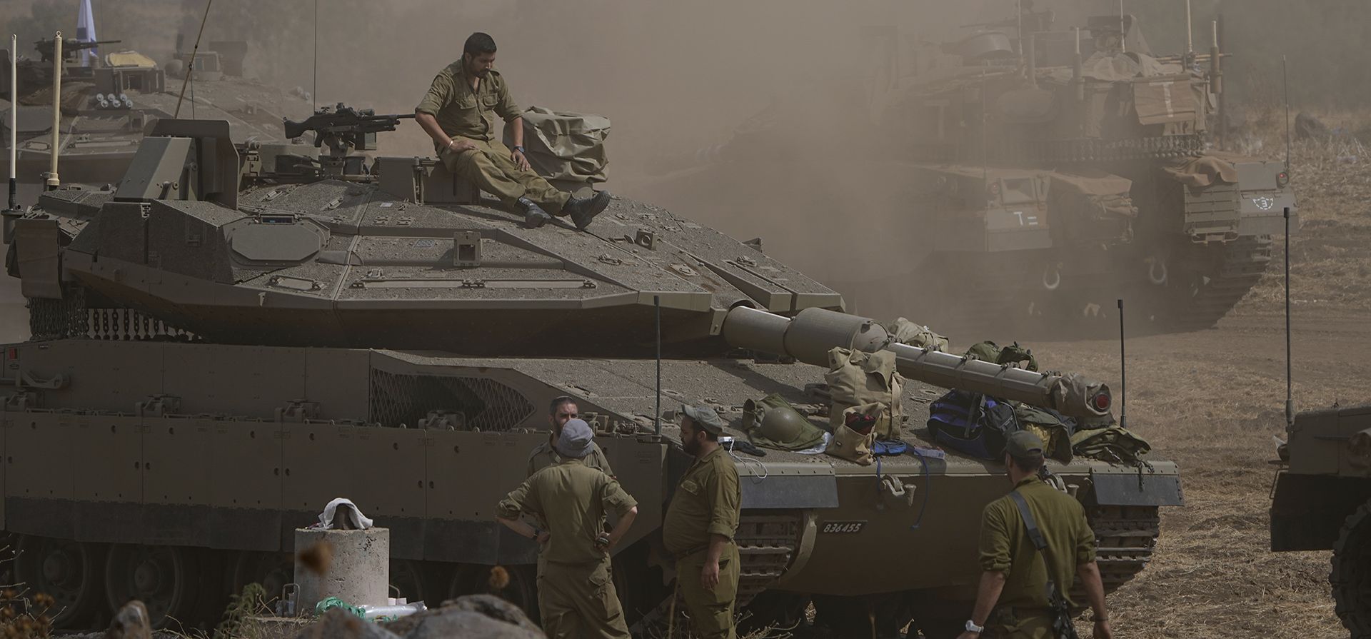 Tanques israelíes estacionados cerca de la frontera con el Líbano el miércoles 11 de octubre de 2023. (Foto AP/Ariel Schalit) Tanques israelíes estacionados cerca de la frontera con el Líbano el miércoles 11 de octubre de 2023. (Foto AP/Ariel Schalit)