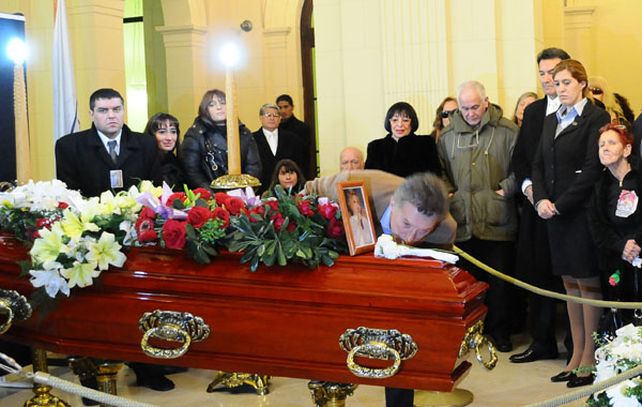 El féretro de Raval permanecerá en la Legislatura porteña hasta las 13.