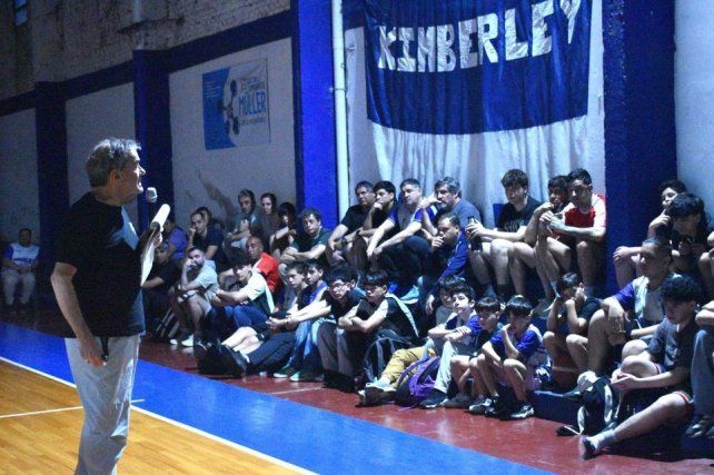 Una clase magistral de básquet: Miguel Volcan Sánchez dejó su huella en Kimberley