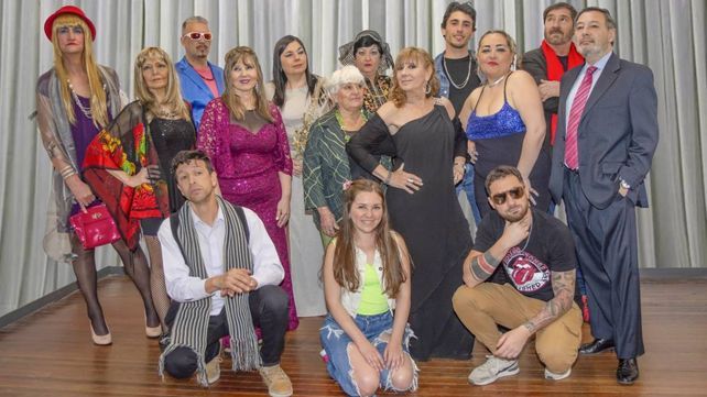 El grupo de teatro independiente Alharaca se fundó en octubre de 2021 y ahora debuta en las tablas con Capullo de mariposa.