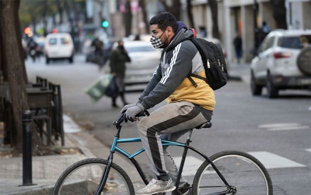 Este miércoles será inevitable salir abrigado a la calle. Se espera una máxima de 18 grados