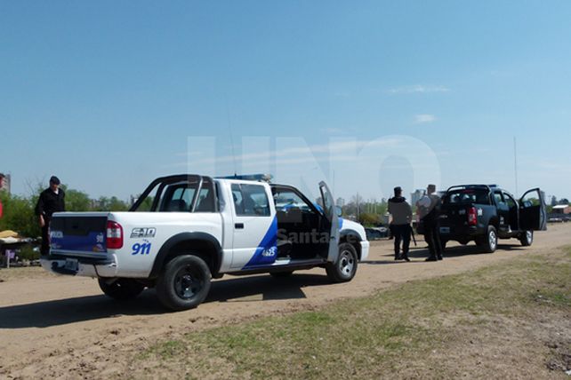 Golpearon a una mujer policía y robaron un arma de un patrullero en Alto Verde
