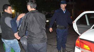 Pareja de policías dejó a su beba con víctima de un asalto y salió a perseguir a ladrones