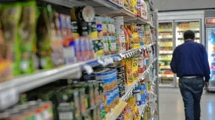 Las ventas en supermercados y autoservicios subieron 8% en octubre. Lo atribuyen a la devolución del IVA. Los datos pertenecen a un estudio privado