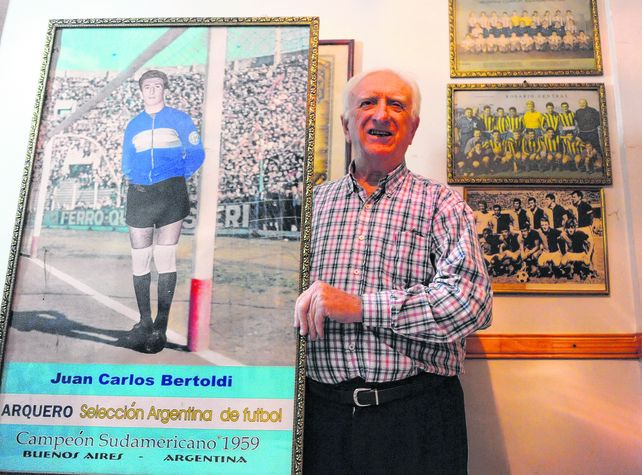 De &nbsp;selección. Bertoldi en el arco