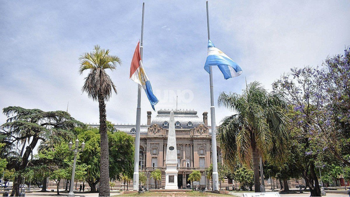 Cinco Dias De Duelo Nacional Por Los Mas De 100 000 Muertos De Coronavirus En El Pais