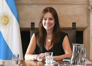 Alimentos acopiados: la Justicia ordenó a Sandra Pettovelo que los distribuya de inmediato