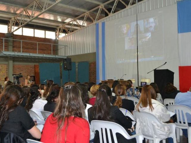 El primer encuentro de la capacitación de tutores affective e-learning se realizó por videoconferencia.