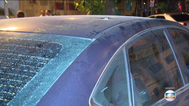 El auto baleado. Natalia fue herida en la espalda; la bala le interesó varios órganos.