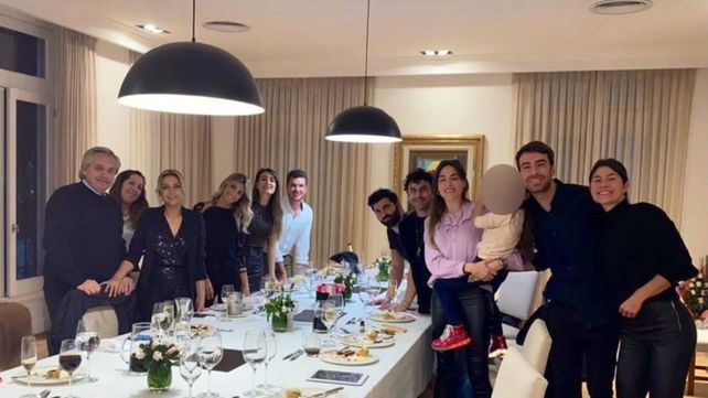 La prueba. Una periodista fue la que consiguió la imagen que le brindó uno de los asistentes a la fiesta.