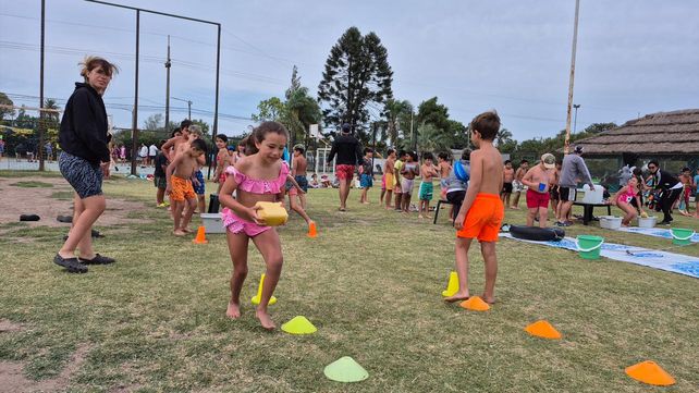 Roldán. El programa Aguas Educa visitó la Escuela de Verano que funciona en el Polideportivo Municipal
