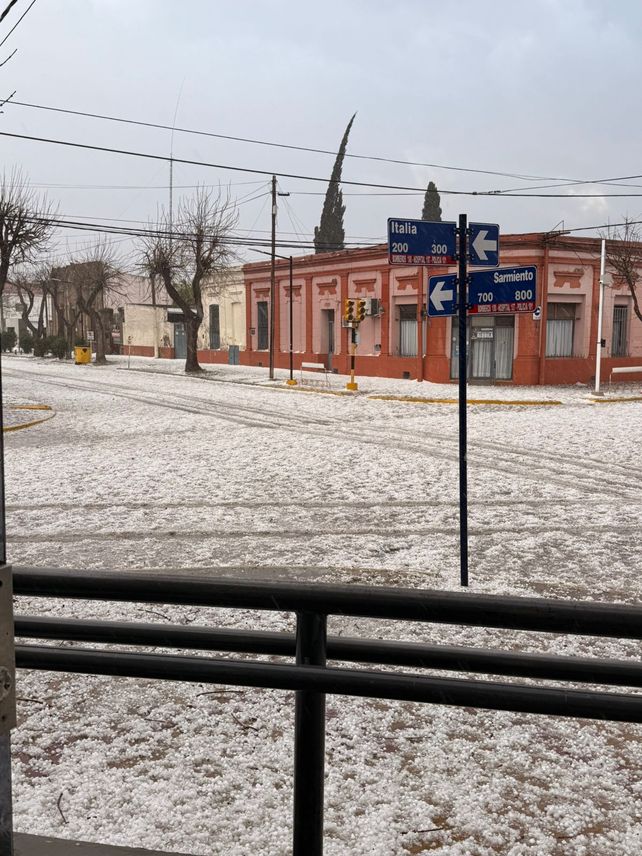 Las Rosas se recupera después de los 15 minutos de devastación del jueves provocadas por la tormenta de granizo