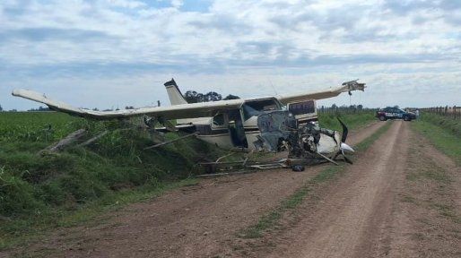 Hallan cocaína en una avioneta que realizó un aterrizaje forzoso en un campo de Arequito